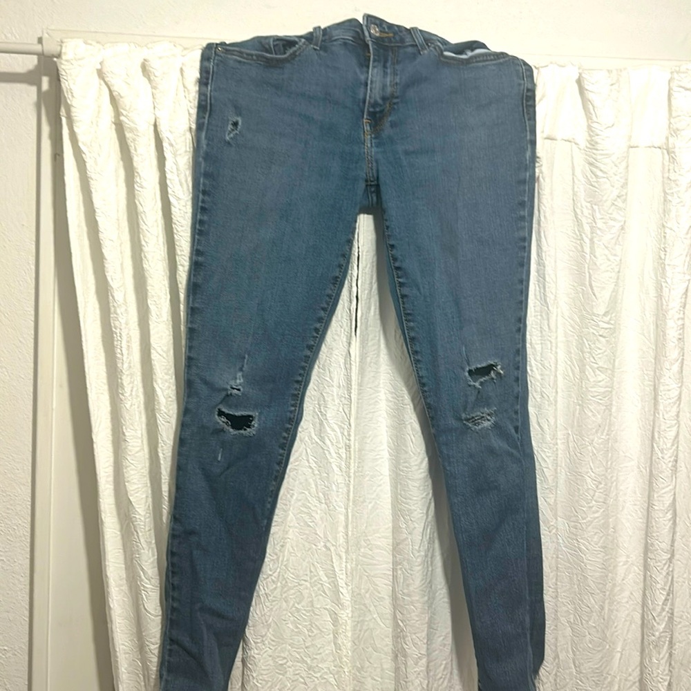 Women’s Levi 711 Jeans